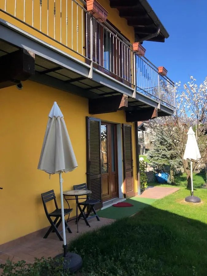 ゲストハウス ホテル In Campagna Besozzo